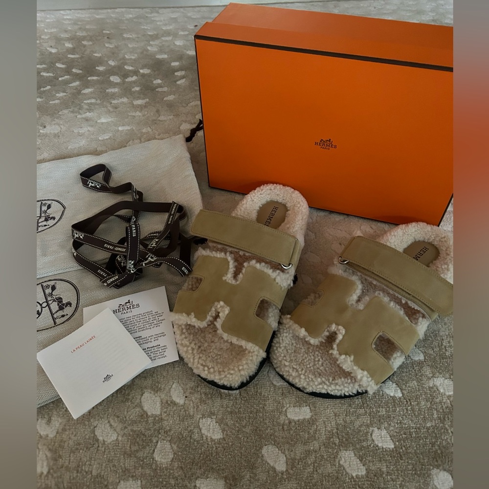 Hérmes Chypre Sandal Beige Albatre/Ecru brand new  in Hérmes box with shoe bags